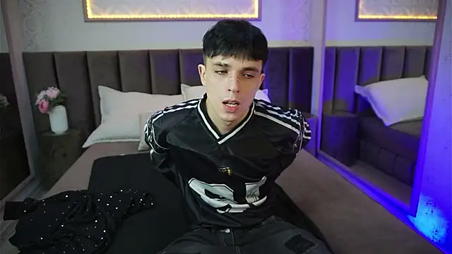 clarkbev (M twink) - Full naked + oil flex💕next -> CumShow💕