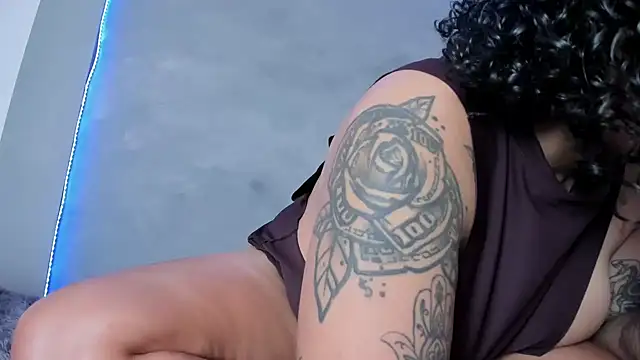 alexxxholy - Alexxxholy's free webcam - UK Sex Cams