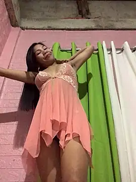 Webcam Model (Cleo17)  is live.Free join now!