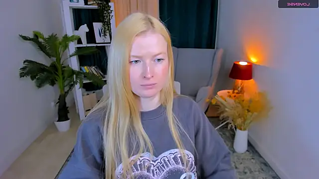 laly_peach - Laly_Peach's free webcam - UK Sex Cams