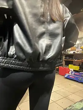 yourgirlkate (F young) - LT gets hot Lesbian pics 😏💦