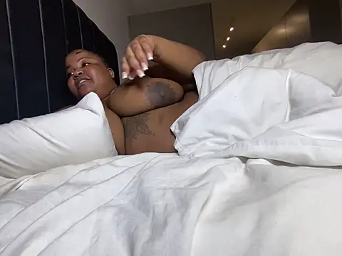 MissLola27 live cam profile