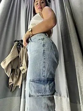 Webcam Model (SofiaGomez444)  is live.Free join now!