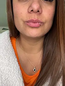 Webcam Model (Pretty__Milf)  is live.Free join now!