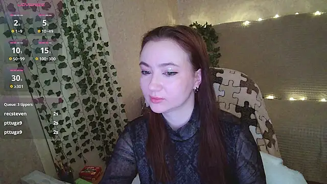 micky_wood (F young) - my dildo berween my boobs for 5 minutes