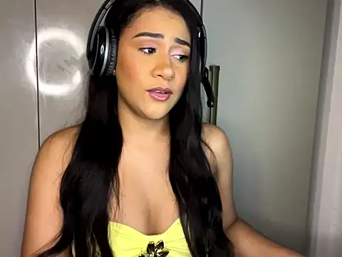 carolynesnellings (F young) - Hi, you're very cute.