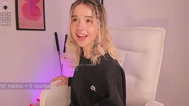 _tammara_ (F young) - splits no panty