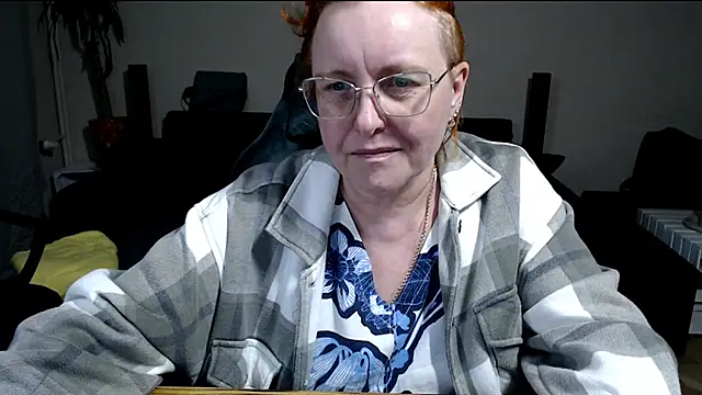 joannaandneighbour (F mature) - My juicy pussy open