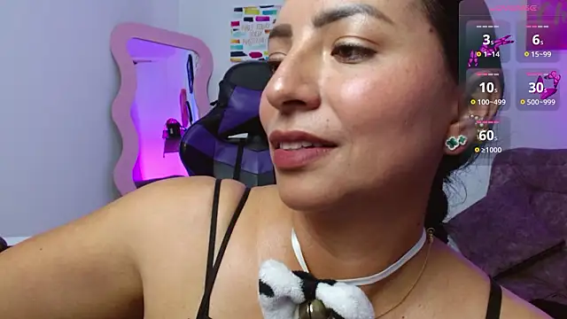 emmi_cam (F milf) - feet+heels+oil