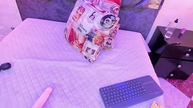 annie_vega17_ (F milf) - sucking nipples close-up