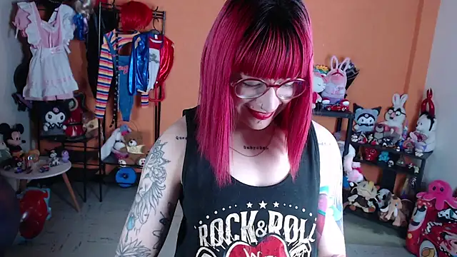 missmiia2 - MissMiia2's free webcam - UK Sex Cams