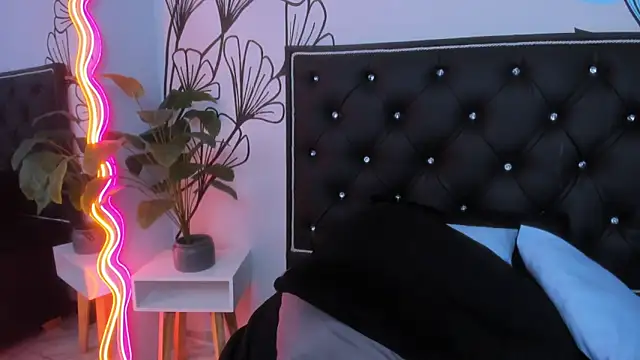 sweet_ariadna_ - Sweet_Ariadna_'s free webcam - UK Sex Cams