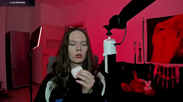 goddess_of_fertility (F young) - Goal: Wakes up Horny ;)❤️❤️❤️