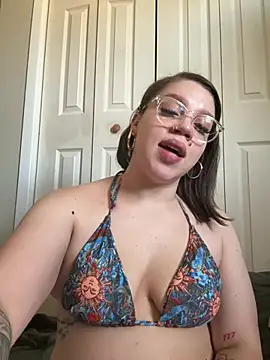 QueenNuttCollector's Stripchat show and profile