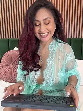 Webcam Model (MonicaMoret)  is live.Free join now!