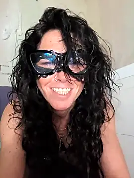 EmySkinny85's live cam