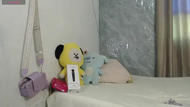 marielsins_1111 (F young) - FUCK PUSSY VERY CLOSE ON THE CAR