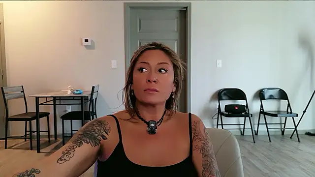 bossyroxy84 (F milf) - Domi 2 legs spread in chair