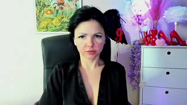 mollybloom40 (F milf) - take off my bra