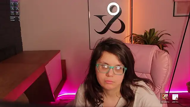 ariell_mini (F young) - show breasts