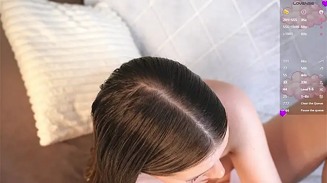 naomishy (F teen) - Kiss for you?