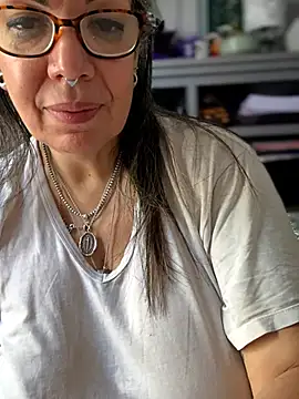 Webcam Model (dieseldame1313) is live