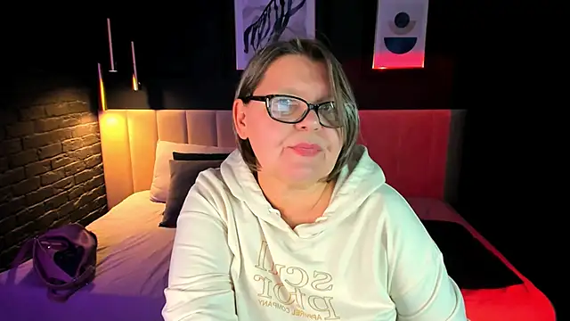 shannonshine (F mature) - Belly dancing and twerking in panties