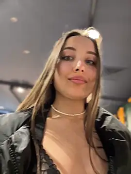 ICrazyOneIRL live sex cam