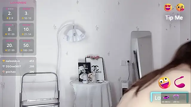 momo-5952 (F young) - 大厅全裸10min