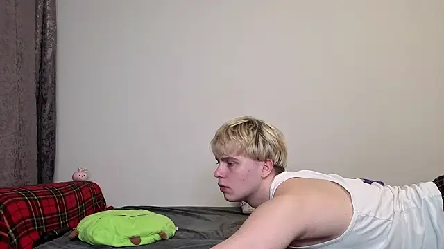 Emily_and_Ilumi live sex cam