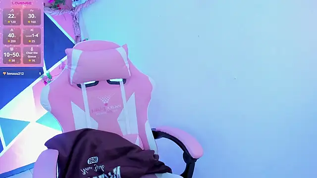 little_emma0 - Little_emma0's free webcam - UK Sex Cams