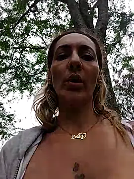 monita_med (F milf) - Flash de tetas y de culo