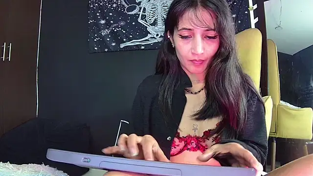 evangelinecors - EvangelineCors's free webcam - UK Sex Cams