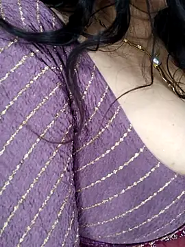 Webcam Model (Aarna111)  is live.Free join now!