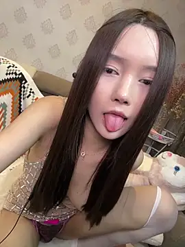 xiaxia55 (F young) - 新人首播，求大哥支持和开发~谢谢大家喜欢和支持~国王远程控制5分钟