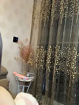 xiaxia55 (F young) - 新人首播，求大哥支持和开发~谢谢大家喜欢和支持~国王远程控制5分钟