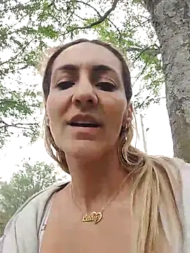 monita_med (F milf) - Flash de tetas y de culo