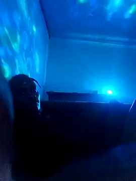 winterslender (M young) - Show some love ❤️❤️💙💙