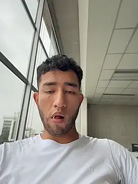 liam_bronw (M young) - Show dick in bus public