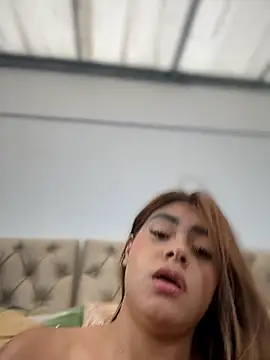 MayaMoanXXX live sex cam