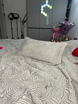 CurlyLara live sex cam