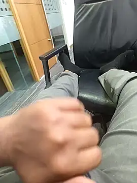 hotboy43339 (M young) - Cum show in public