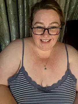 iceprincess2bad4u (F milf) - Buy me a Birthday Present