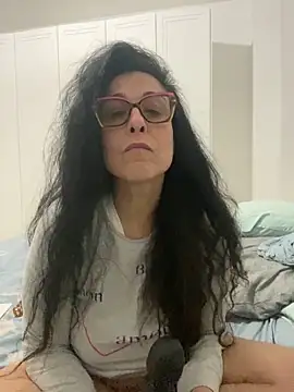 crudeliafrancy (F milf) - saluti non ho toys connessi