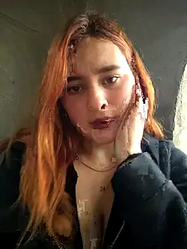 katty_42 (F teen) - Bounce tits in public