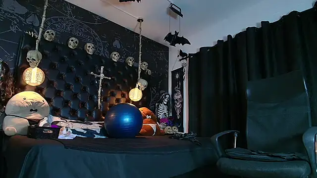 alexhoe_ (F young) - Choose the goal with a poll