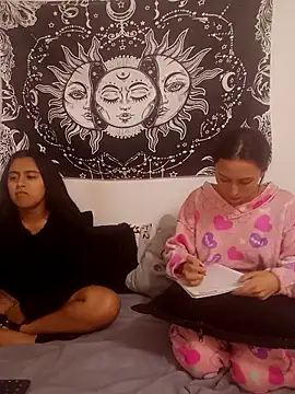 emily_n_abby Live Webcam on Stripchat