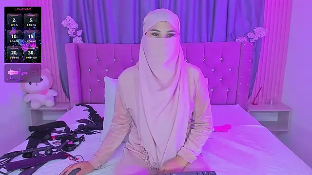 nayla-mouna (F young) - time for a blowjob