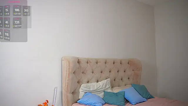 emily_cesoni (F teen) - Help me to take off my bra