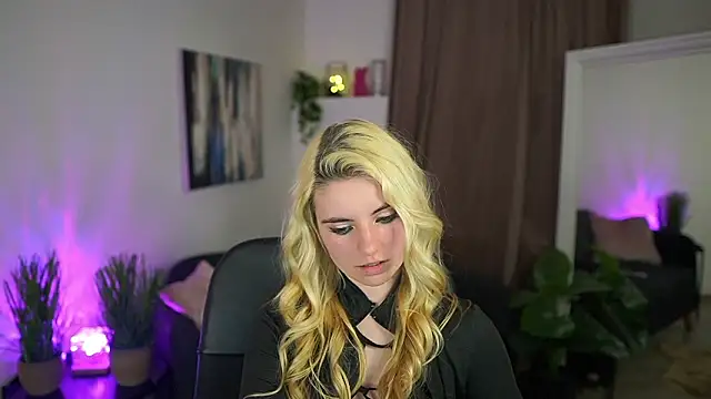 jetpearl (F young) - Who would like to see my titties, naked?